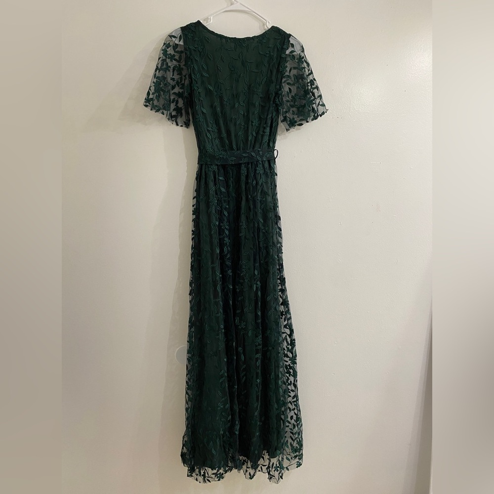 Forest green floral dress size medium. Worn once to be tried on. - Picture 2 of 6